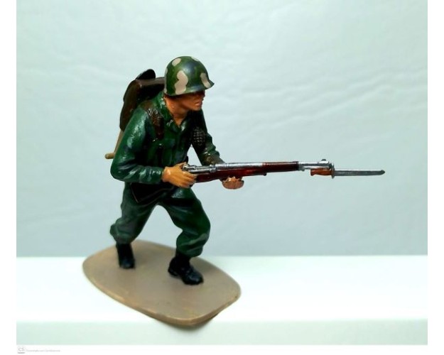 US Marine en carga con bayoneta - IIGM