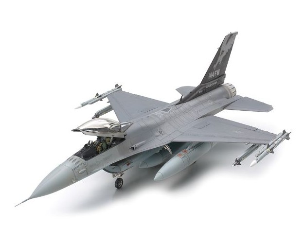 1/48 LOCKHEED MARTIN F-16C FIGHTING FALCON [Block 25/32] - OFERTA