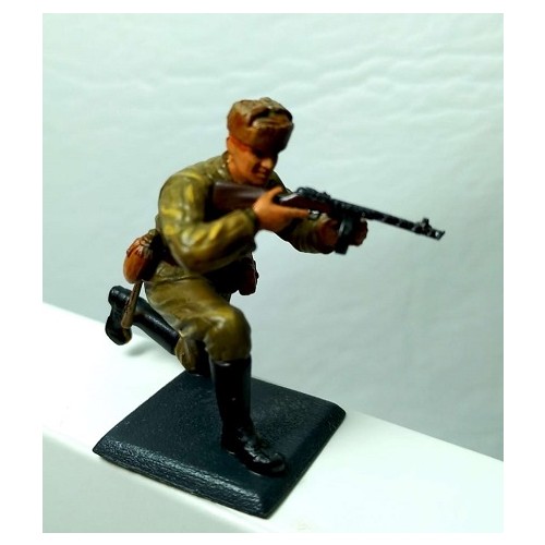 Infante soviético con subfusil PPSH-41