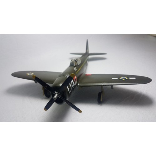 P-47D THUNDERBOLT - SENTA PÚA - 1/72