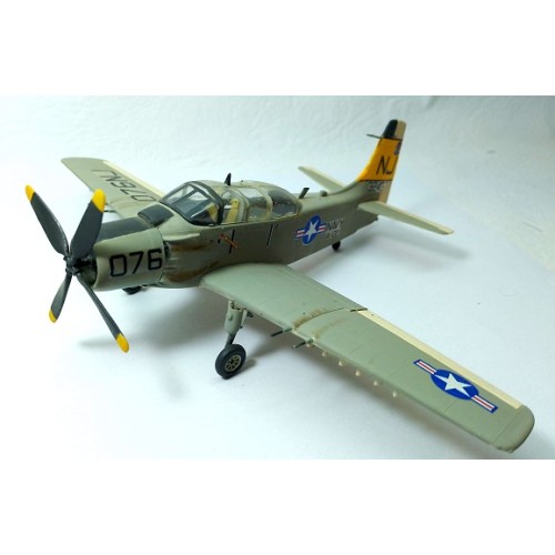 SKYRAIDER AD-5 1/72