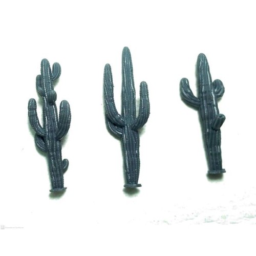 Set de tres cactus medianos.