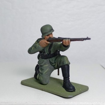 Infante alemán rodilla a tierra