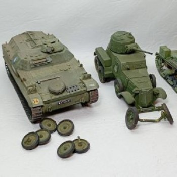 LOTE DE CUATRO VEHÍCULOS PARA REPARAR: BA10 - T38 - AMX13 VCI - PZ.26