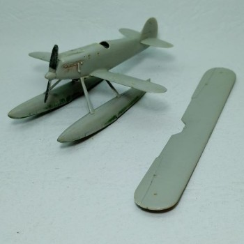 HEINKEL HE-51W HIDRO 1/72 sin pintar, sin parantes.