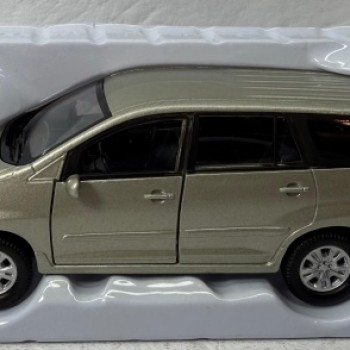 TOYOTA INNOVA